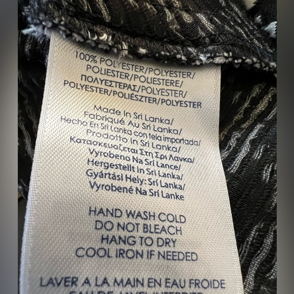 CHAPS BLACK AND WHITE DESIGNS DRESS . REALLY CUTE DRESS. - Picture 4 of 4